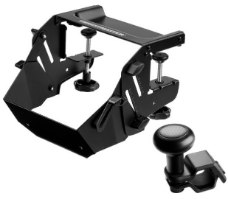 ערכת היגוי Thrustmaster Simrtask WW – מתקן התקנה שחור ממתכת עם מלחציים וידית הגה מסתובבת שחורה נפרדת מוצגים על רקע