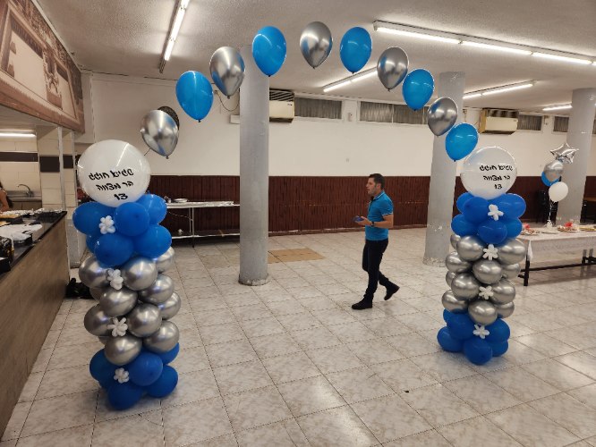 קשת בלונים מעוצבת לברית