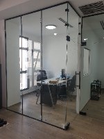 מחיצות משרדים מסגרת שחורה