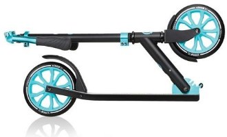 קורקינט מתקפל צבע טורקיז Globber NL 205 – פריט בודד שחור וטורקיז במצב מקופל על רקע לבן