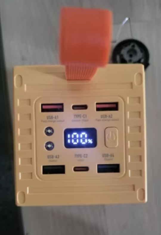 חוות דעת - תחנת כוח ניידת 60000mAh Qoovi משולבת פנס מובנה