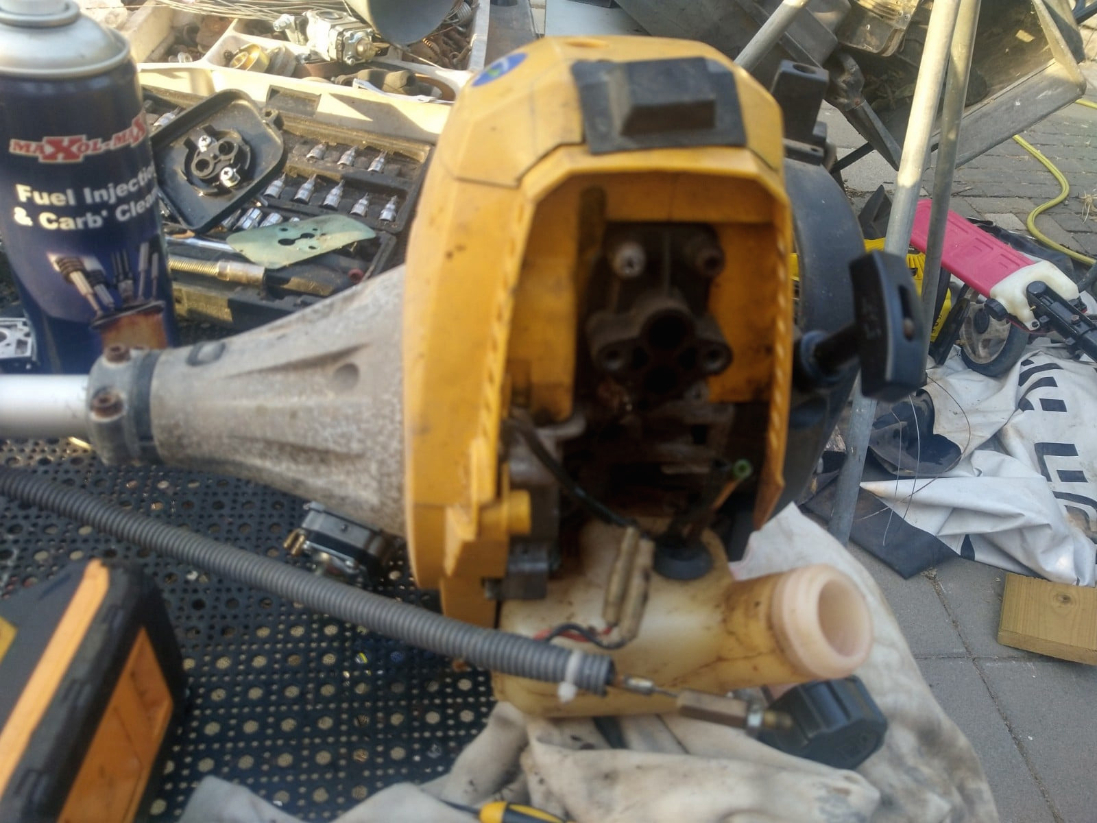 החרמש לאחר פירוק מכסה + בית מסנן אוויר וקרבורטור