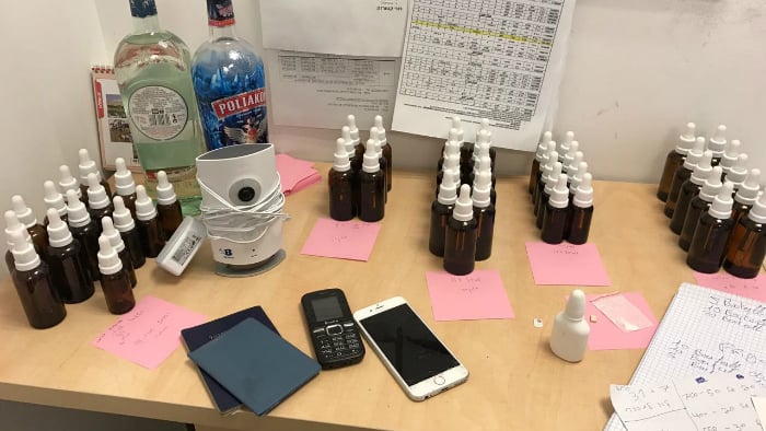 המשטרה תפסה עשרות בקבוקונים שע